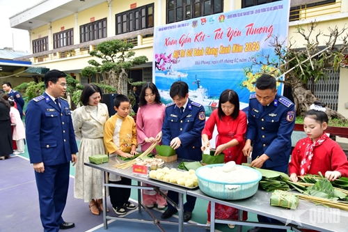 Đón Tết chu đáo, nghĩa tình, sẵn sàng chiến đấu cao
